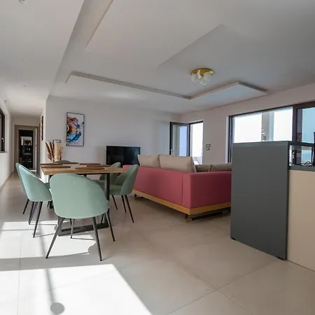 Lamar Private Luxury *